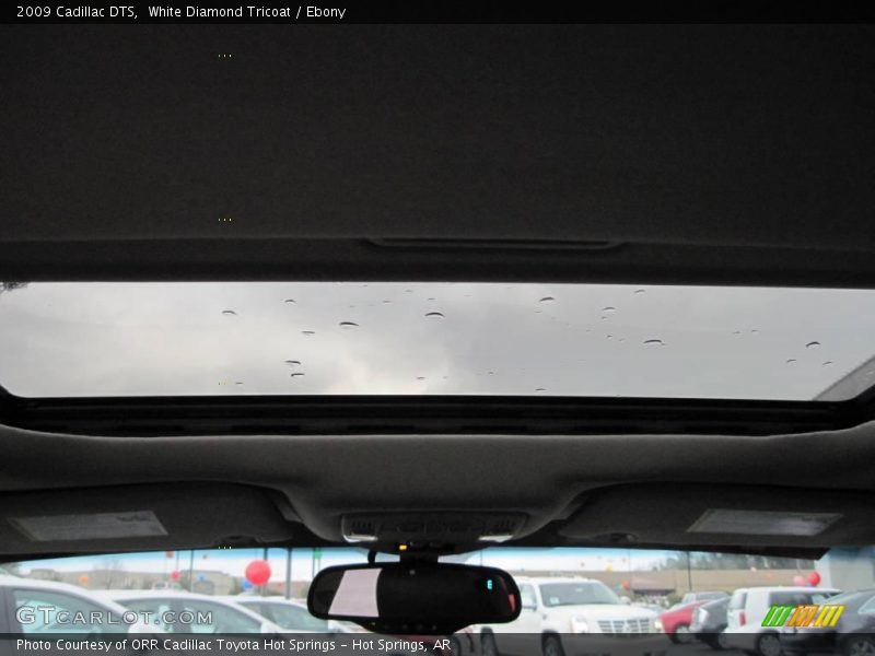 White Diamond Tricoat / Ebony 2009 Cadillac DTS