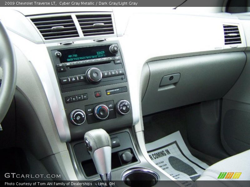 Cyber Gray Metallic / Dark Gray/Light Gray 2009 Chevrolet Traverse LT