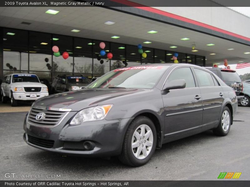 Magnetic Gray Metallic / Ivory 2009 Toyota Avalon XL