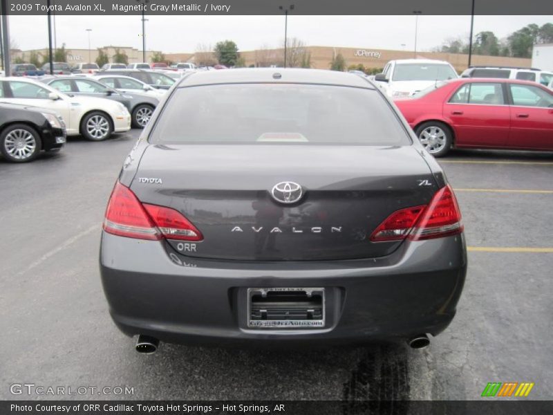 Magnetic Gray Metallic / Ivory 2009 Toyota Avalon XL