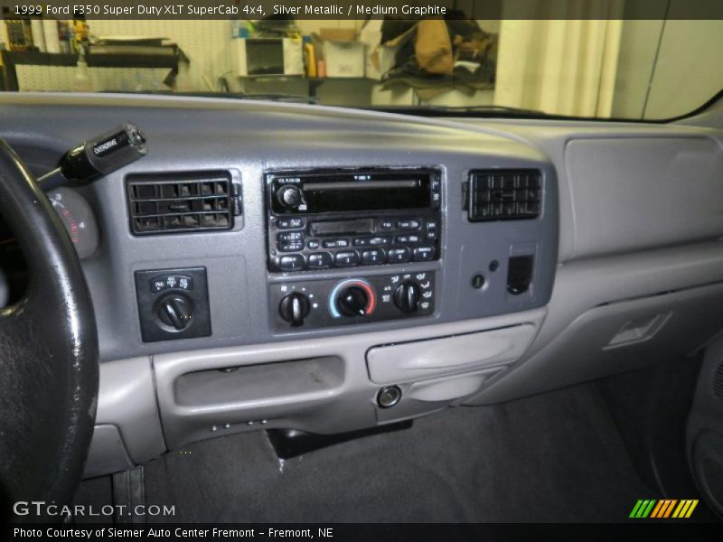 Silver Metallic / Medium Graphite 1999 Ford F350 Super Duty XLT SuperCab 4x4