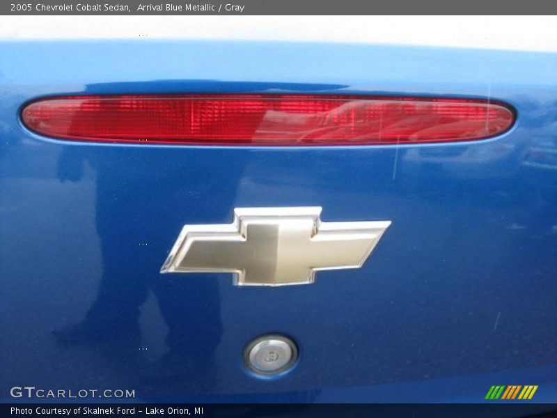 Arrival Blue Metallic / Gray 2005 Chevrolet Cobalt Sedan