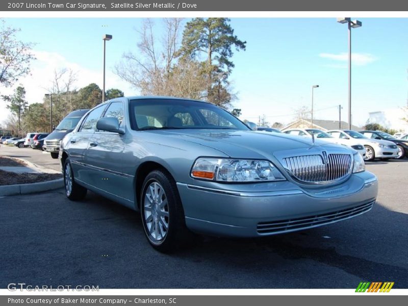 Satellite Silver Metallic / Dove 2007 Lincoln Town Car Signature