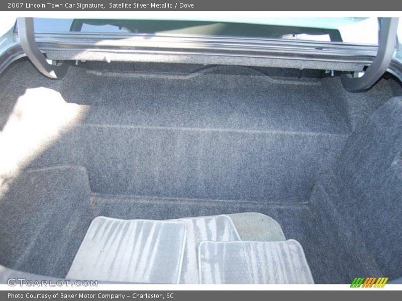 Satellite Silver Metallic / Dove 2007 Lincoln Town Car Signature