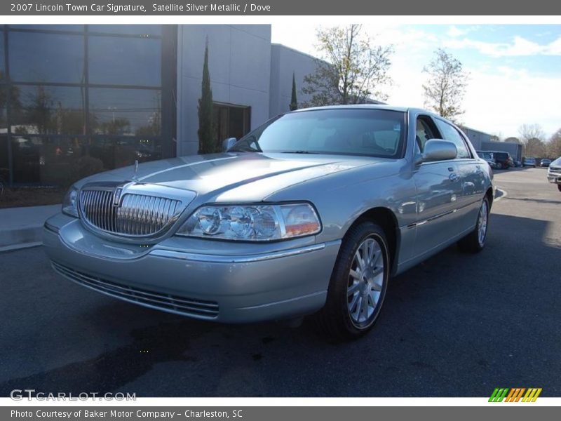 Satellite Silver Metallic / Dove 2007 Lincoln Town Car Signature