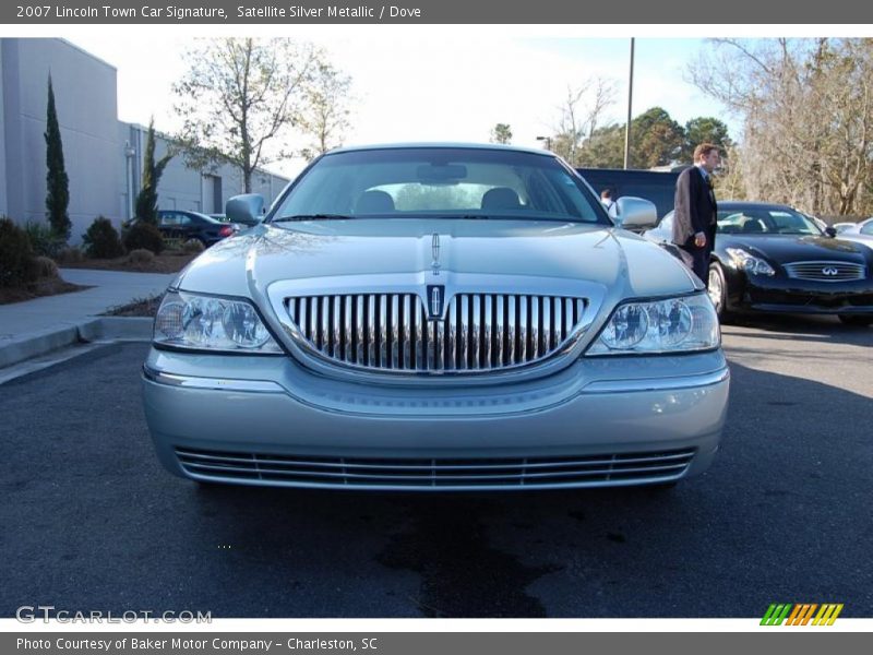 Satellite Silver Metallic / Dove 2007 Lincoln Town Car Signature