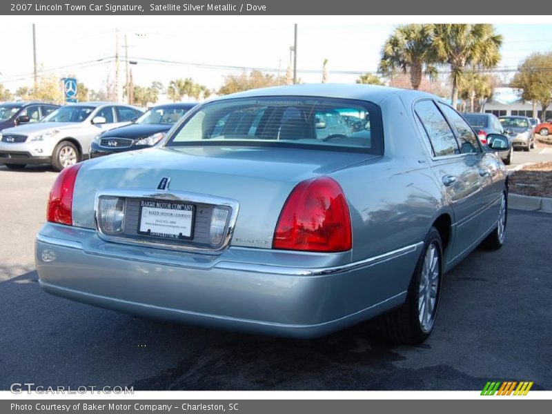 Satellite Silver Metallic / Dove 2007 Lincoln Town Car Signature
