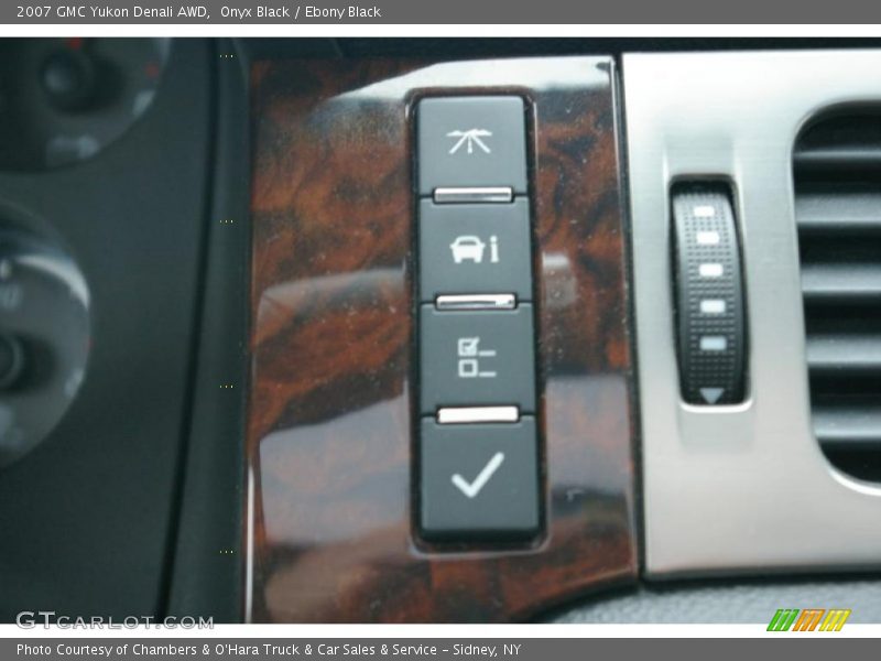 Onyx Black / Ebony Black 2007 GMC Yukon Denali AWD