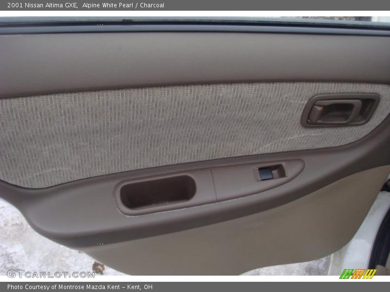 Alpine White Pearl / Charcoal 2001 Nissan Altima GXE