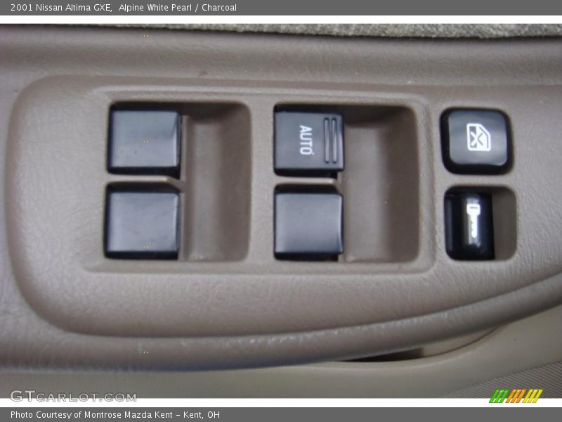 Alpine White Pearl / Charcoal 2001 Nissan Altima GXE