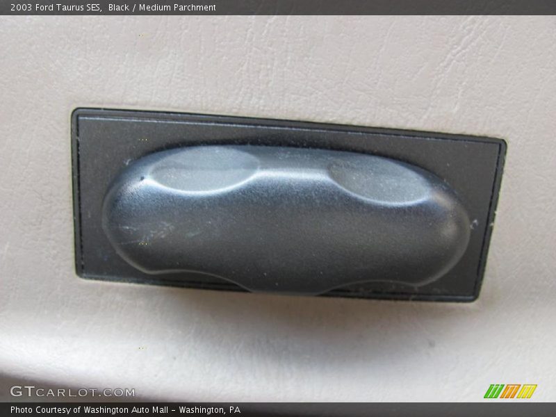 Black / Medium Parchment 2003 Ford Taurus SES