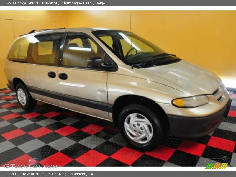 Champagne Pearl / Beige 1998 Dodge Grand Caravan SE