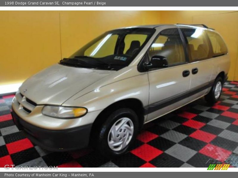 Champagne Pearl / Beige 1998 Dodge Grand Caravan SE