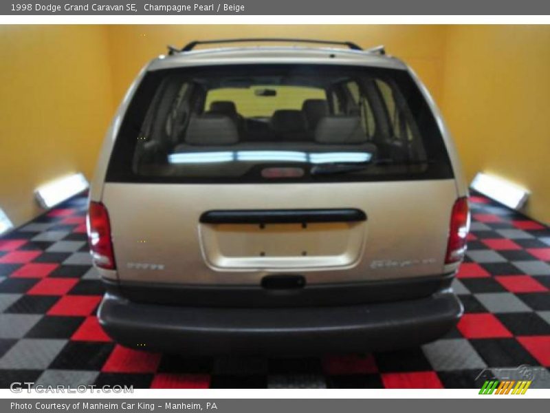 Champagne Pearl / Beige 1998 Dodge Grand Caravan SE