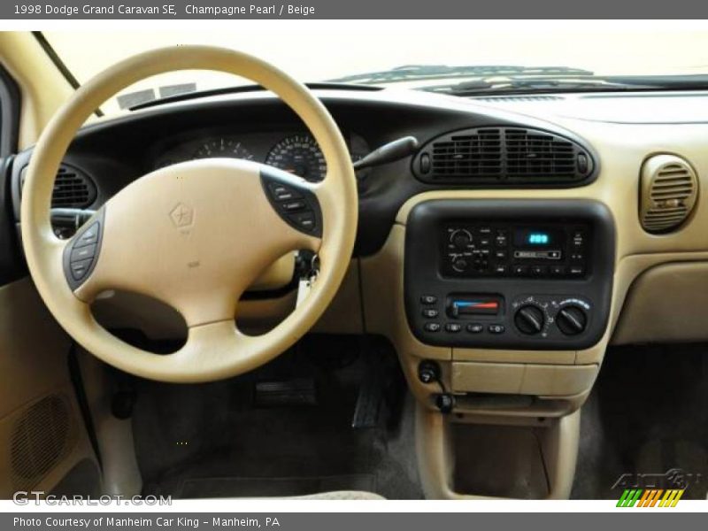 Champagne Pearl / Beige 1998 Dodge Grand Caravan SE