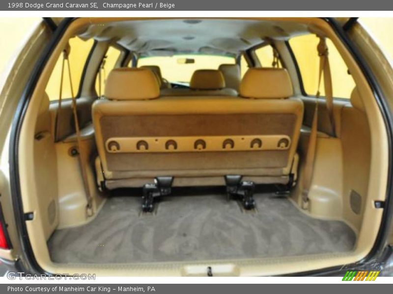Champagne Pearl / Beige 1998 Dodge Grand Caravan SE