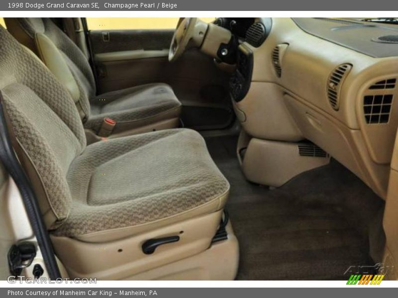 Champagne Pearl / Beige 1998 Dodge Grand Caravan SE