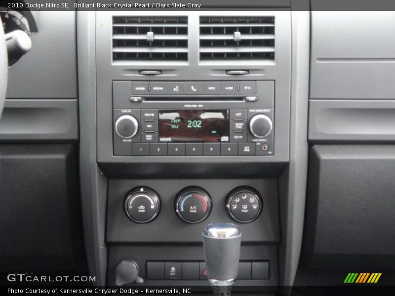 Brilliant Black Crystal Pearl / Dark Slate Gray 2010 Dodge Nitro SE