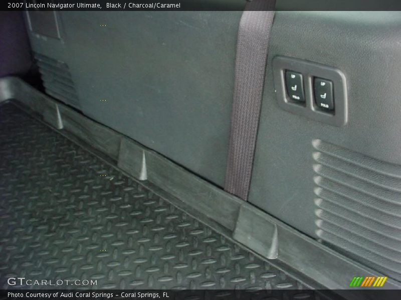 Black / Charcoal/Caramel 2007 Lincoln Navigator Ultimate