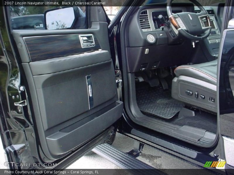 Black / Charcoal/Caramel 2007 Lincoln Navigator Ultimate