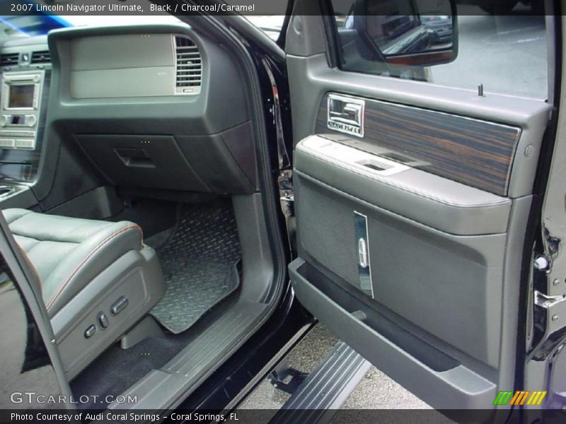 Black / Charcoal/Caramel 2007 Lincoln Navigator Ultimate