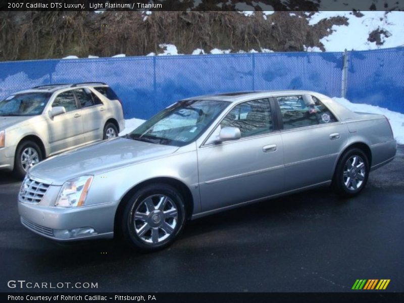 Light Platinum / Titanium 2007 Cadillac DTS Luxury