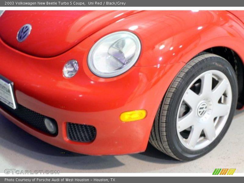 Uni Red / Black/Grey 2003 Volkswagen New Beetle Turbo S Coupe