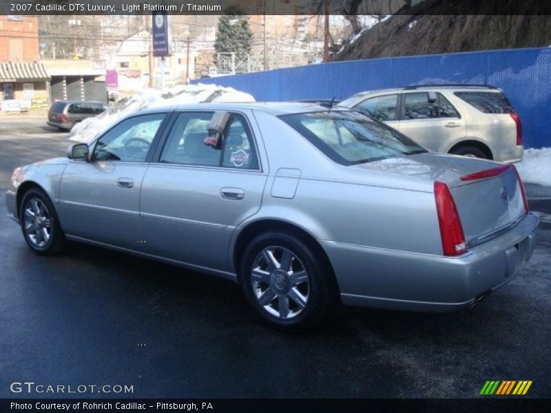 Light Platinum / Titanium 2007 Cadillac DTS Luxury