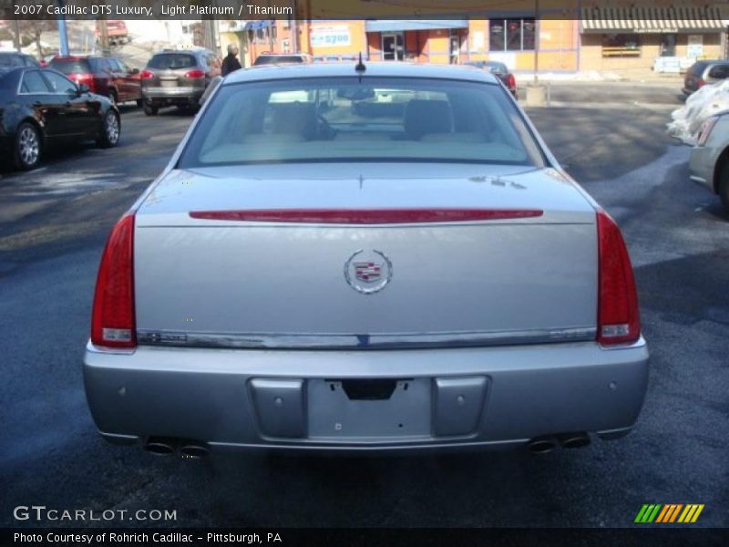Light Platinum / Titanium 2007 Cadillac DTS Luxury