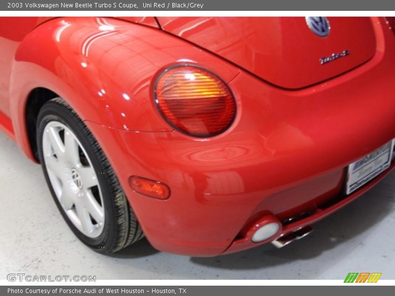 Uni Red / Black/Grey 2003 Volkswagen New Beetle Turbo S Coupe