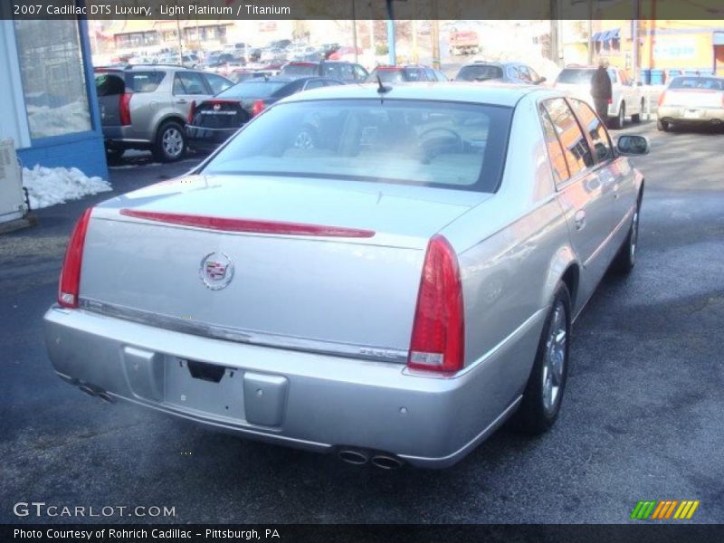 Light Platinum / Titanium 2007 Cadillac DTS Luxury