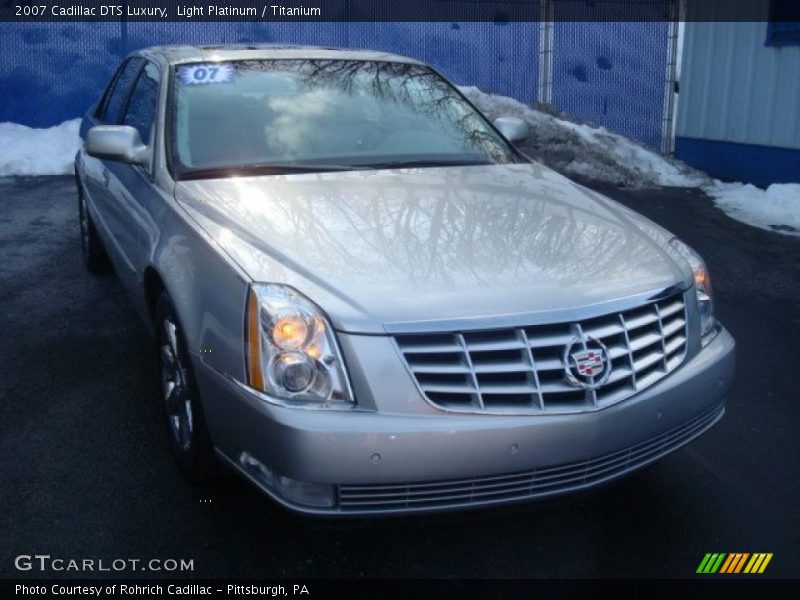 Light Platinum / Titanium 2007 Cadillac DTS Luxury