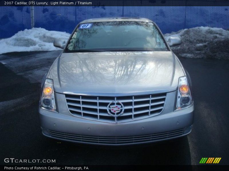 Light Platinum / Titanium 2007 Cadillac DTS Luxury