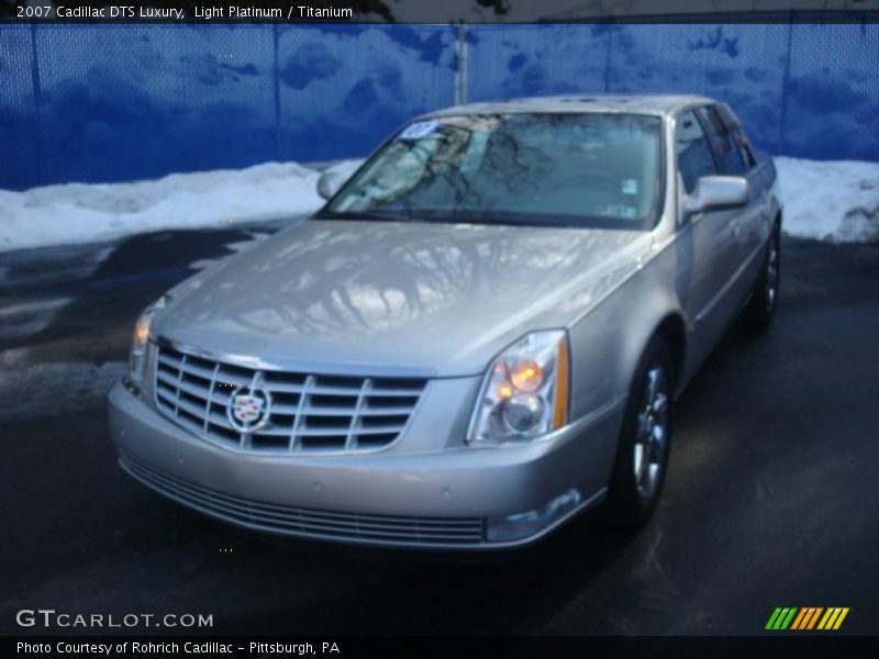 Light Platinum / Titanium 2007 Cadillac DTS Luxury