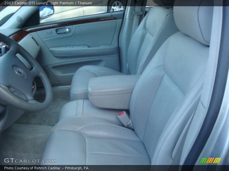 Light Platinum / Titanium 2007 Cadillac DTS Luxury