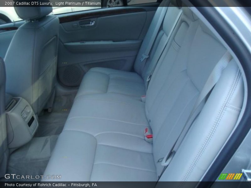 Light Platinum / Titanium 2007 Cadillac DTS Luxury