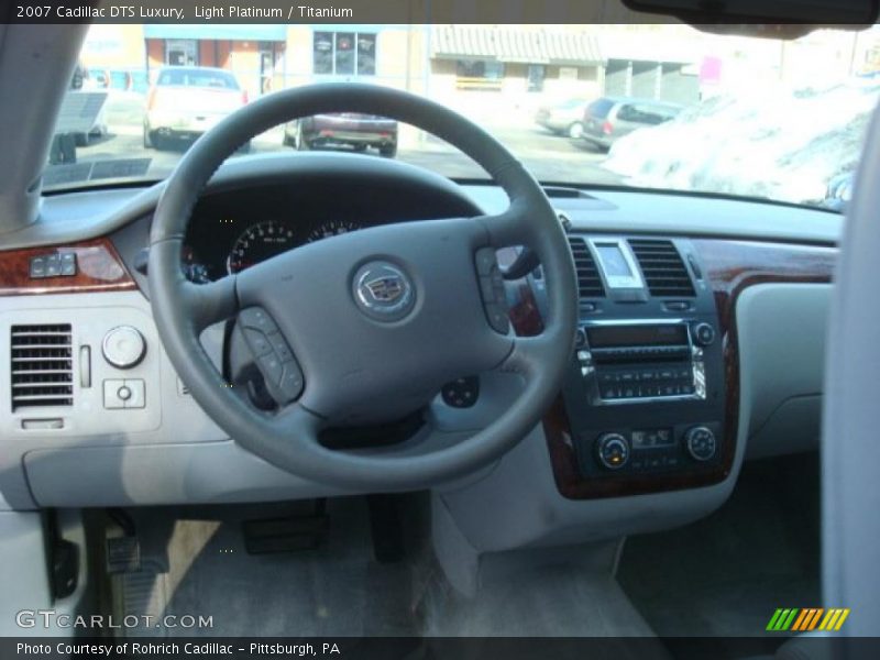 Light Platinum / Titanium 2007 Cadillac DTS Luxury