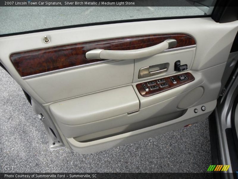 Silver Birch Metallic / Medium Light Stone 2007 Lincoln Town Car Signature
