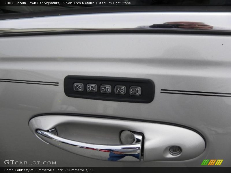 Silver Birch Metallic / Medium Light Stone 2007 Lincoln Town Car Signature