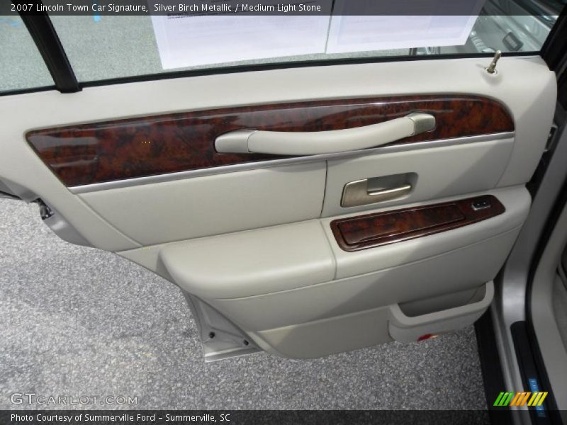 Silver Birch Metallic / Medium Light Stone 2007 Lincoln Town Car Signature