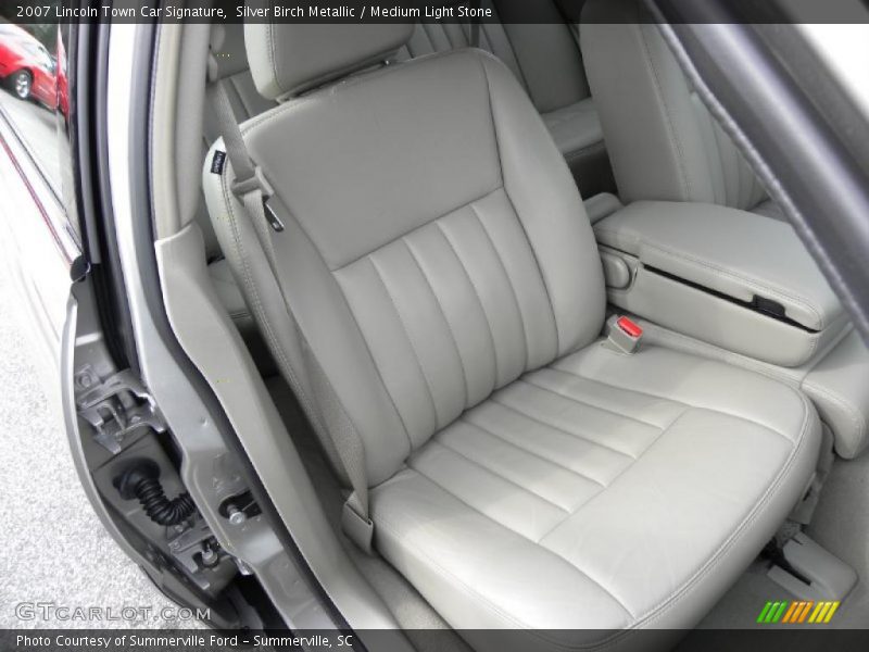Silver Birch Metallic / Medium Light Stone 2007 Lincoln Town Car Signature