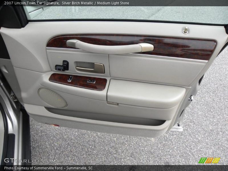 Silver Birch Metallic / Medium Light Stone 2007 Lincoln Town Car Signature