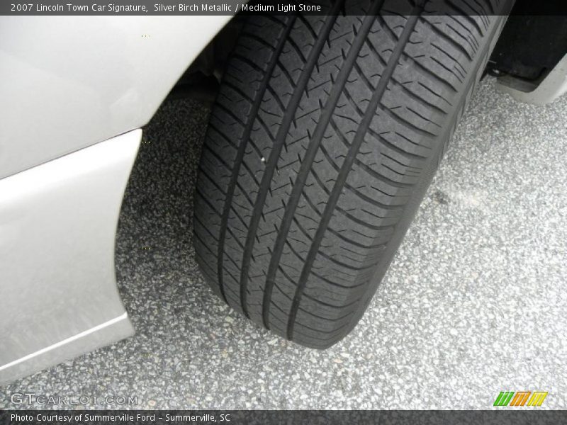 Silver Birch Metallic / Medium Light Stone 2007 Lincoln Town Car Signature