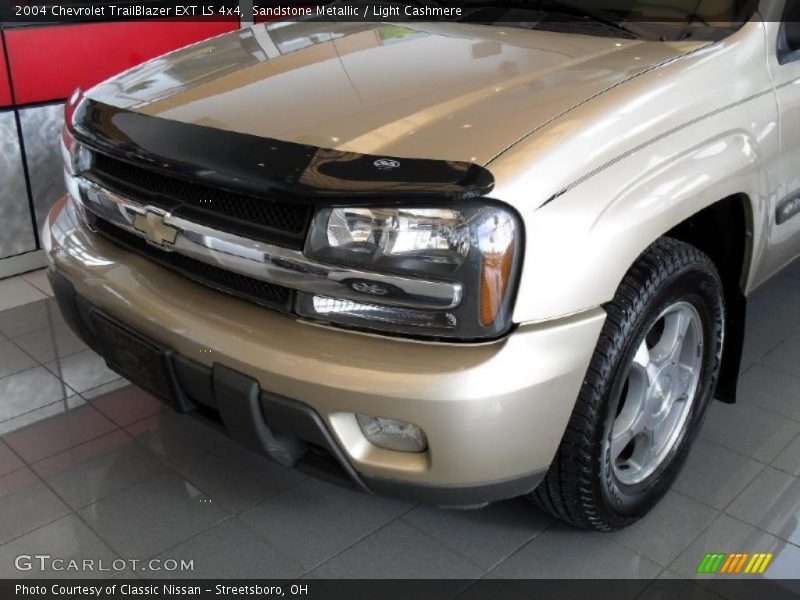 Sandstone Metallic / Light Cashmere 2004 Chevrolet TrailBlazer EXT LS 4x4