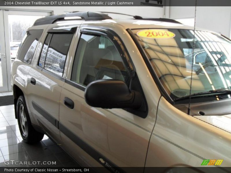 Sandstone Metallic / Light Cashmere 2004 Chevrolet TrailBlazer EXT LS 4x4