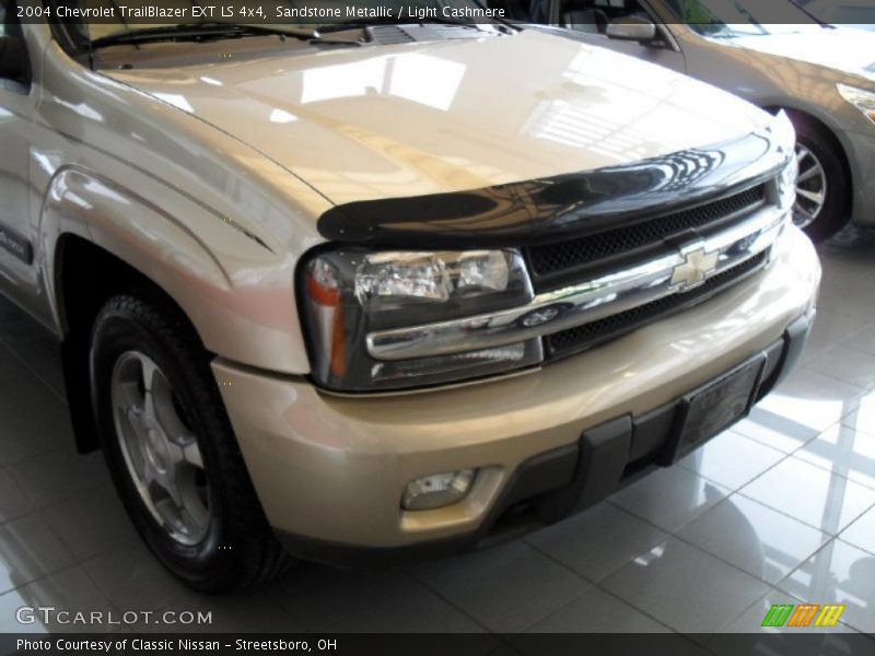 Sandstone Metallic / Light Cashmere 2004 Chevrolet TrailBlazer EXT LS 4x4