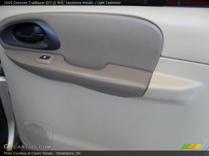 Sandstone Metallic / Light Cashmere 2004 Chevrolet TrailBlazer EXT LS 4x4