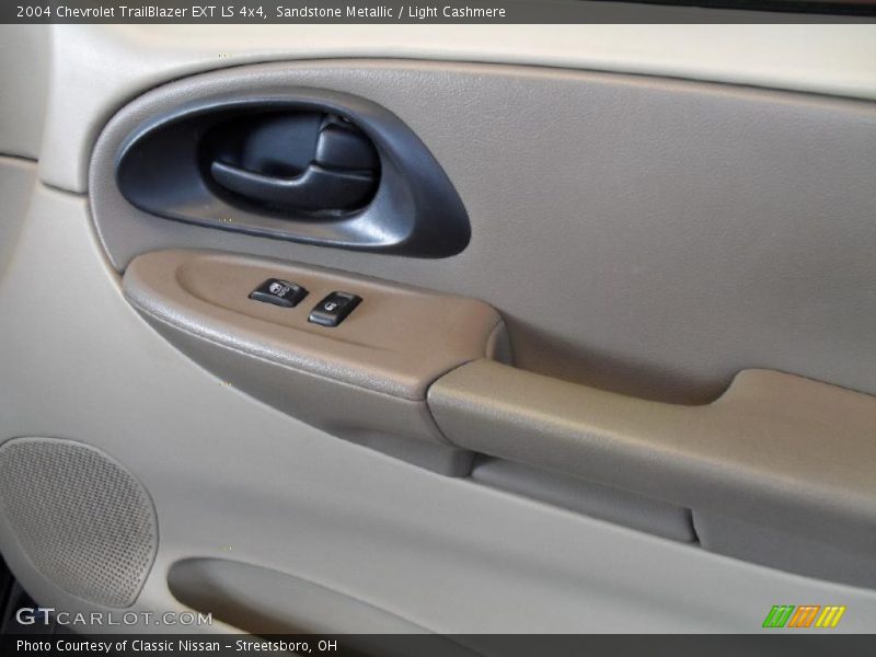 Sandstone Metallic / Light Cashmere 2004 Chevrolet TrailBlazer EXT LS 4x4