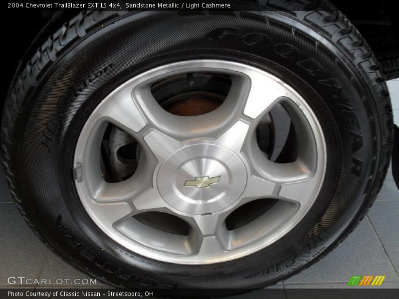 Sandstone Metallic / Light Cashmere 2004 Chevrolet TrailBlazer EXT LS 4x4