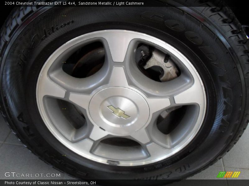 Sandstone Metallic / Light Cashmere 2004 Chevrolet TrailBlazer EXT LS 4x4